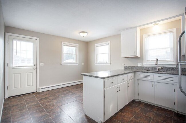 Foto del edificio - 27 Campbell Dr