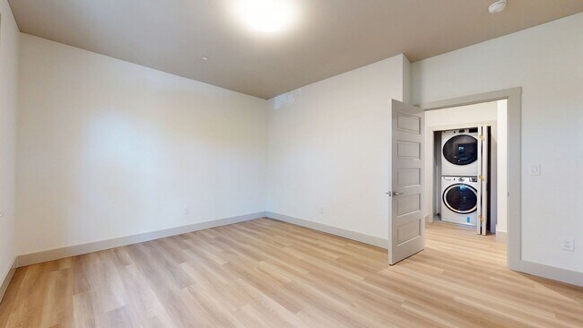 Foto del edificio - 2 Bedroom Brand New Upstairs Berkeley Unit!