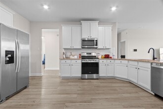 Building Photo - 3009 Floating Barque Dr