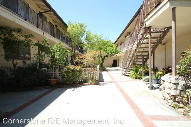 Building Photo - 4451 Rockland Pl