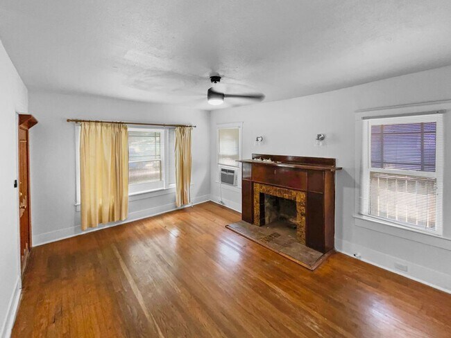 Building Photo - Updated One-Story Gem Near Downtown San An...