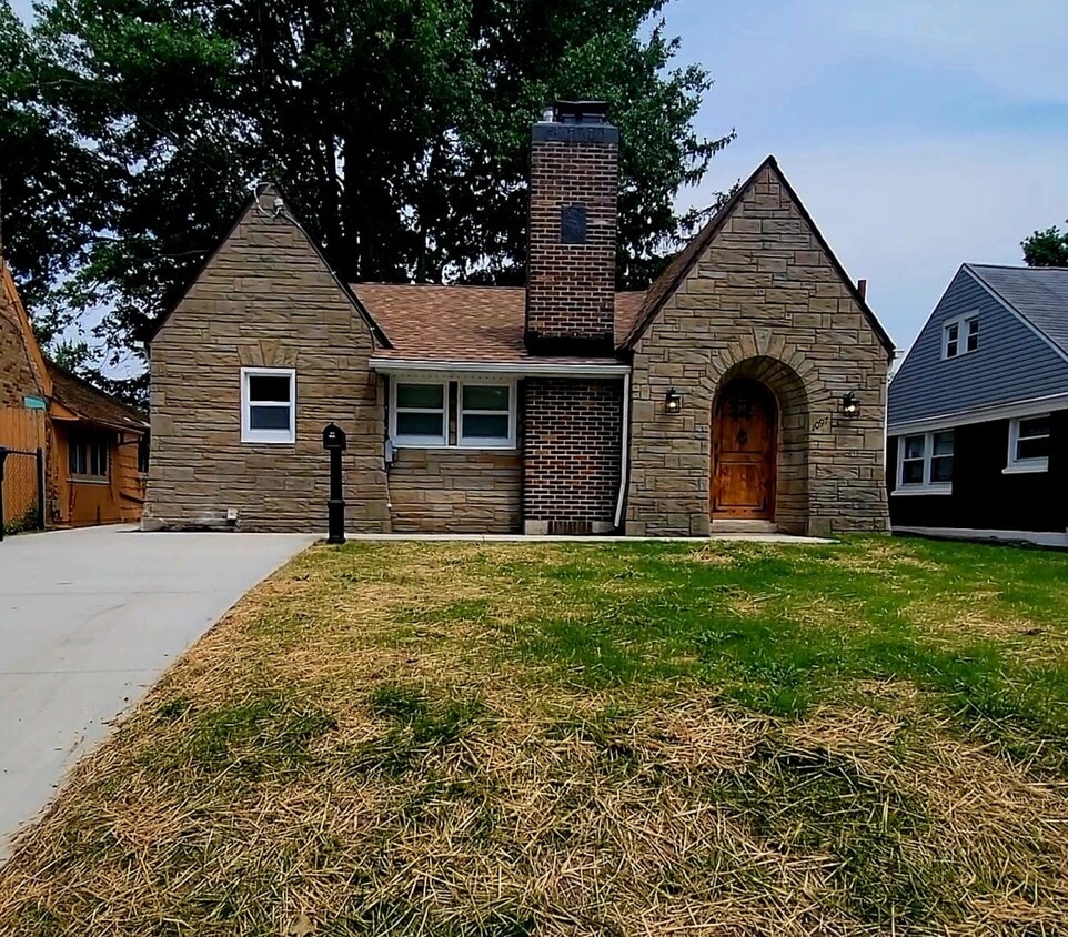 Primary Photo - 1097 Himelright Blvd