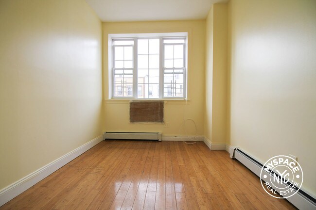 Foto del edificio - 172 Covert St
