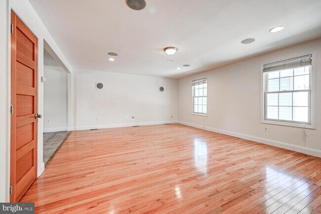 Building Photo - 5404 Arcadia Ave