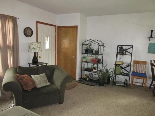 Foto del edificio - $1,125 | 2 Bedroom, 1 Bathroom Duplex | Pe...