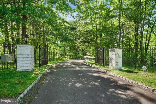 Foto del edificio - 754 Great Rd