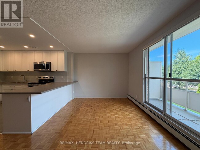 Building Photo - 33 Leaside Dr