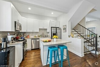 Building Photo - 1744 N Hoyne Ave