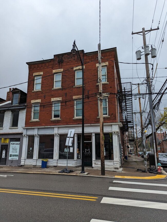 Foto del edificio - 1021 E Carson St