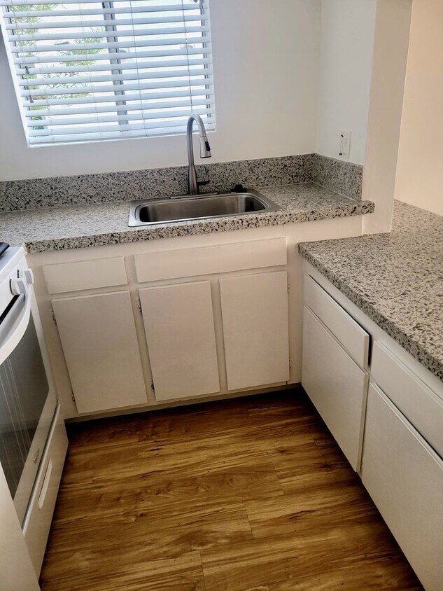 Foto principal - 1353 S. Carmelina Ave (UDA08)
