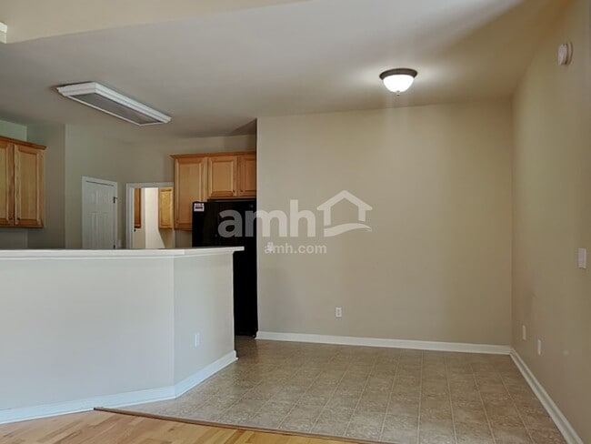 Building Photo - 331 Surrywood Dr