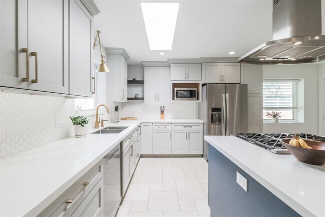 Foto del edificio - 7811 Skyline Dr