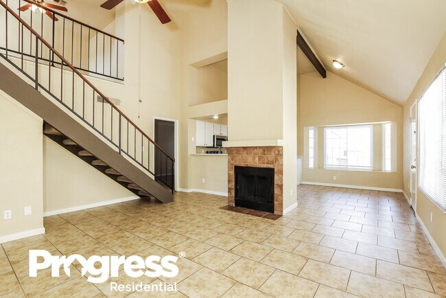 Building Photo - 2238 W Monona Dr