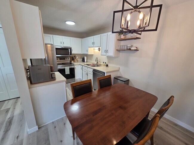 Foto del edificio - 301 Appleblossom Ln