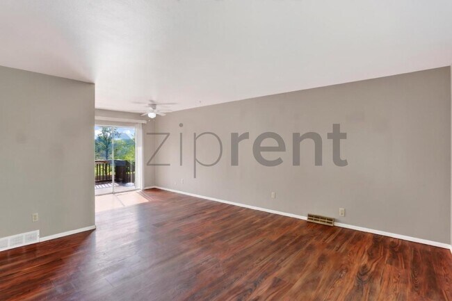 Building Photo - Unit