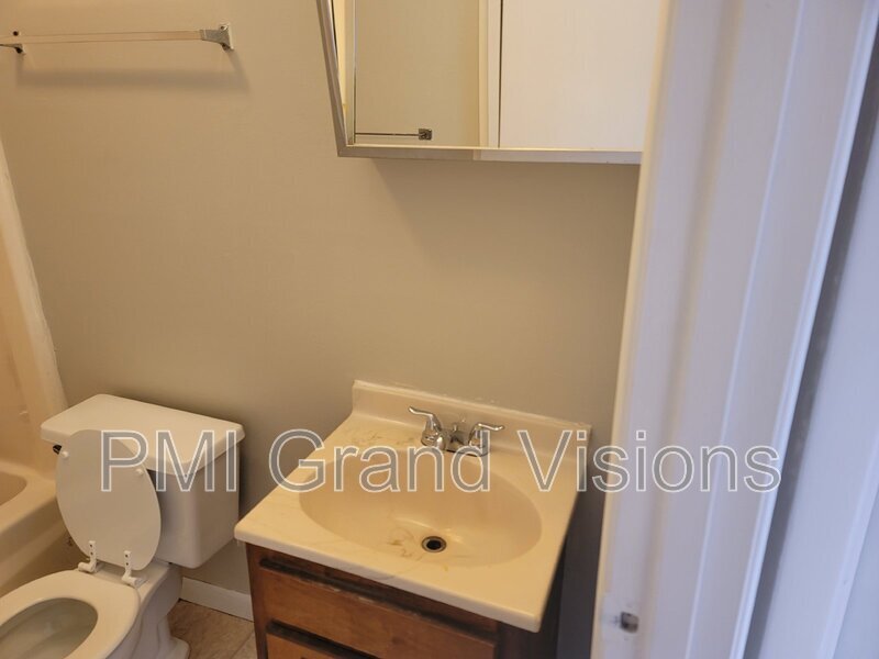 24 W Buchanan Ave Unit 15, Charleston, IL 61920 Condo for Rent in