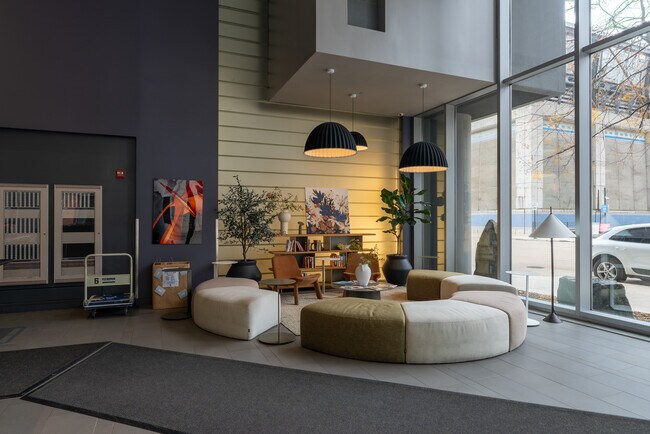 Foto del edificio - 235 W Van Buren St