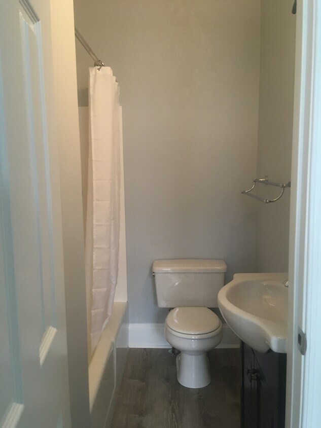 bathroom - 2708 Saint Paul St