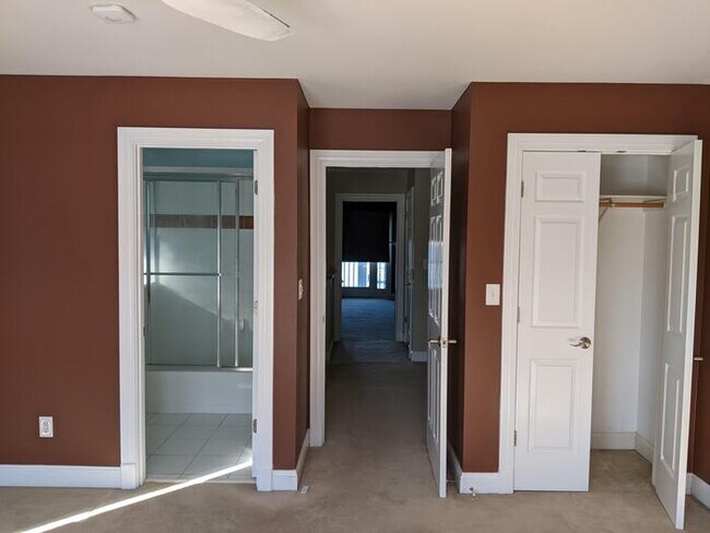 Building Photo - 3Bed 3Bath in Prospect