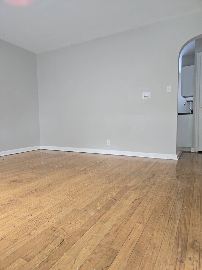 Photo - 1064 W 37th St House