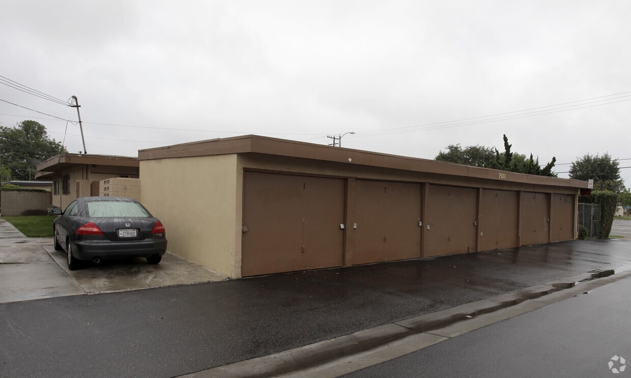 Foto del edificio - 7521 Fillmore Dr
