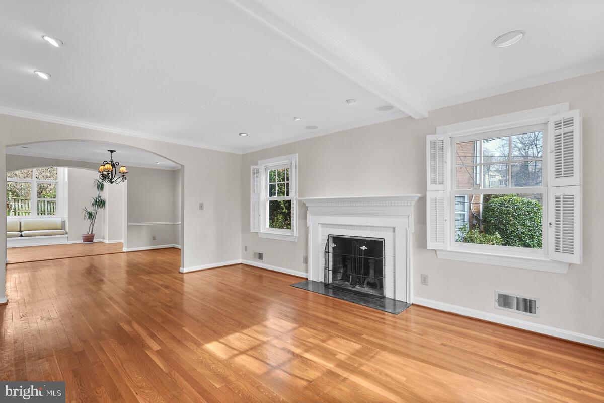 Primary Photo - 4819 V St NW