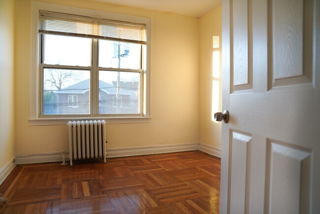 Foto del edificio - 1060 Rhinelander Ave