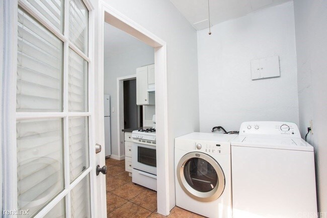 Foto del edificio - 1 br, 1.5 bath Duplex - 3514 Raymond Avenue 2