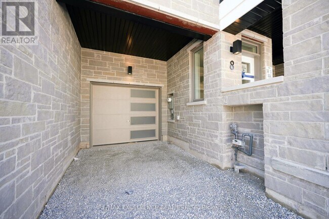 Building Photo - 8 Elantra Dr