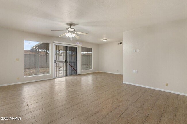 Foto del edificio - 7120 W Sunnyslope Ln