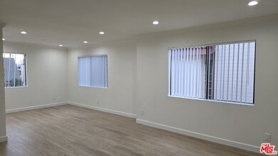 Building Photo - 330 Cameron Pl