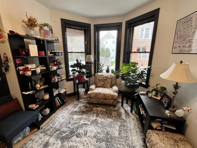 Foto del edificio - 837 W 33rd St