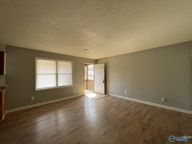Foto del edificio - 4514 Bonnell Dr