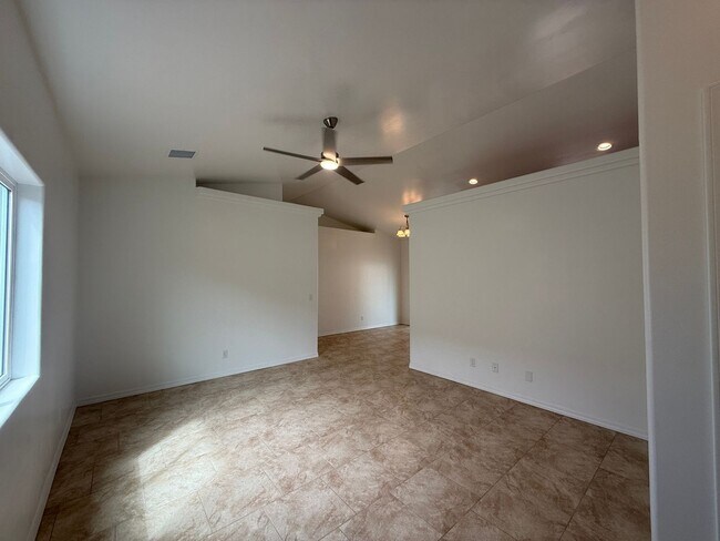Foto del edificio - 3591 N Verdugo Rd