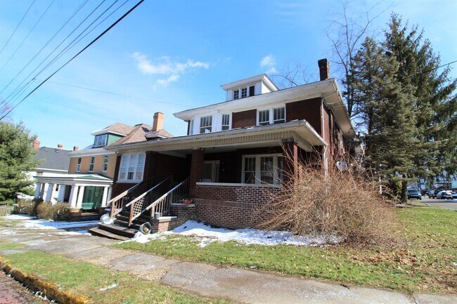 Foto del edificio - 301 Euclid Ave