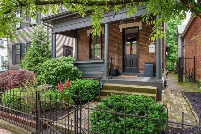 Building Photo - 564 S 6th St