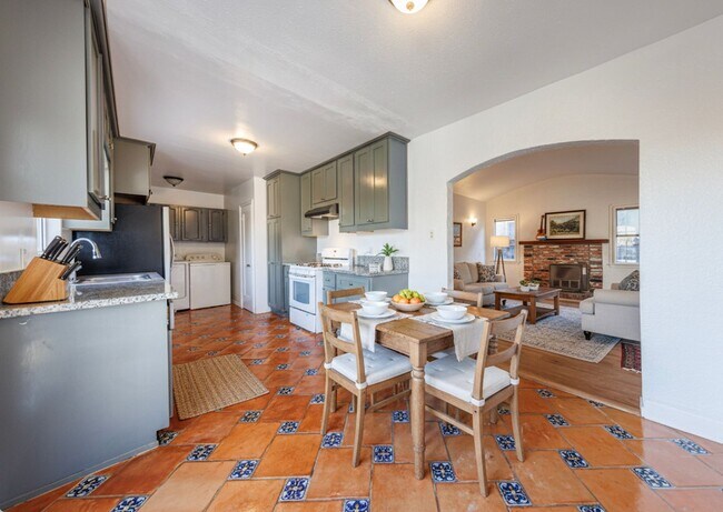 Foto del edificio - 3 Bedroom Home with Outdoor Space in Frogtown!