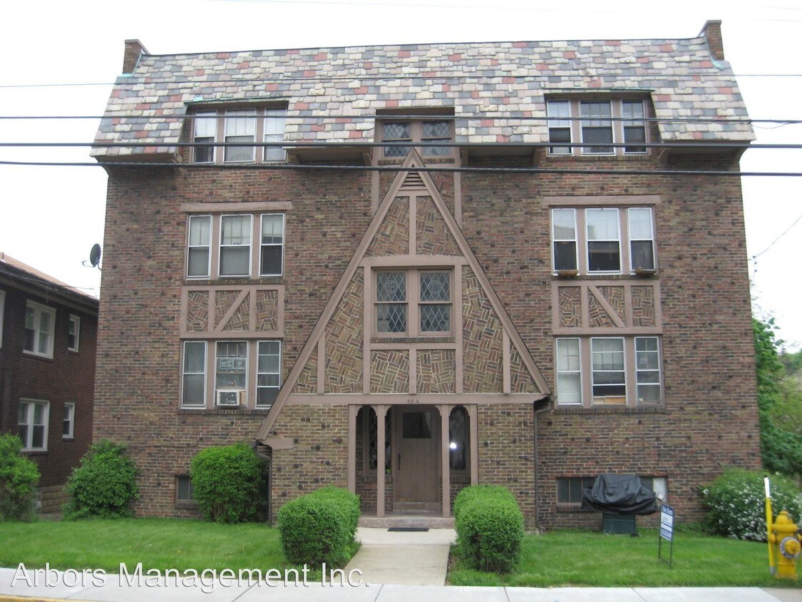 688 Florida Ave, Mount Lebanon, PA 15228 Room for Rent in Mount Lebanon, PA