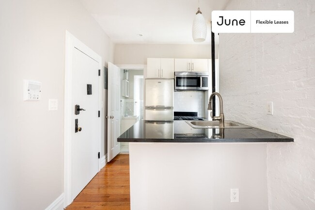Building Photo - 826 9th Ave