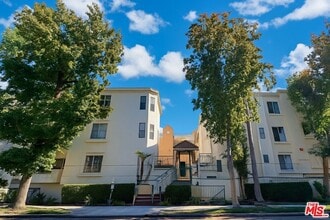 Building Photo - 5420 Sylmar Ave