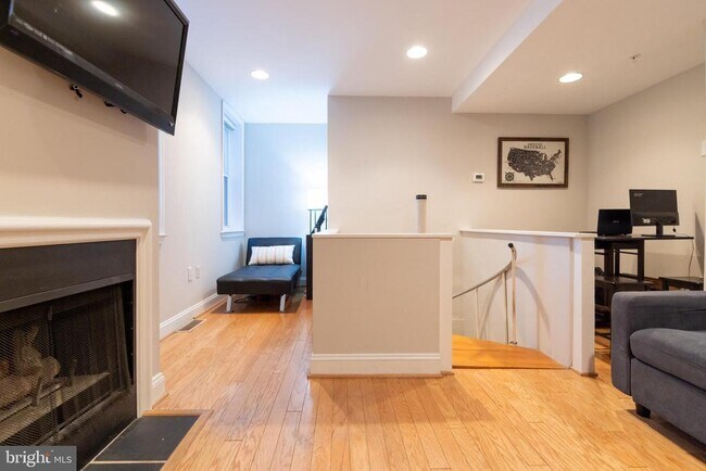 Foto del edificio - 1731 Willard St NW