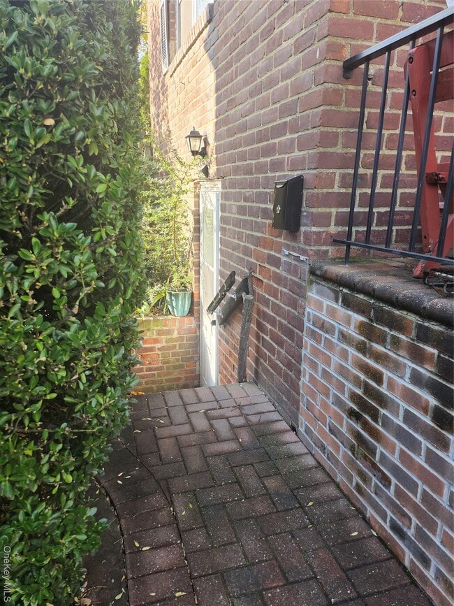 Foto del edificio - 571 Laurelton Blvd