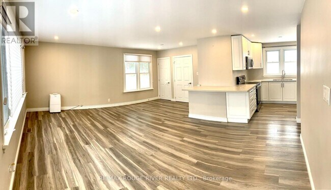 Photo du bâtiment - 513 Rossland Rd E