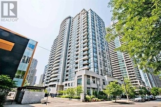 Building Photo - 35 Hollywood Ave