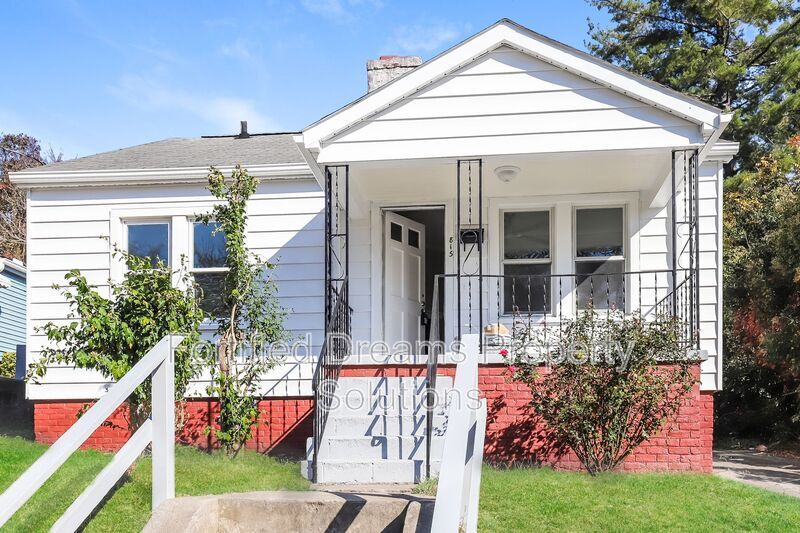 Primary Photo - 815 Camel Ave