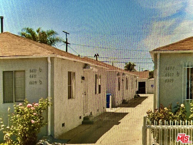 Foto del edificio - 6609 1/2 Brynhurst Ave