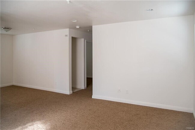 Building Photo - 331 E 104th St