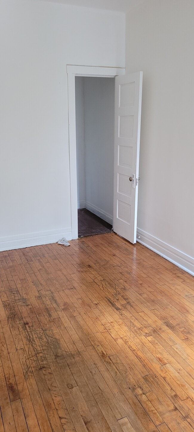 1st floor bedroom - 653 N Christiana Ave