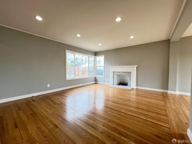 Building Photo - 206 Garden Ln