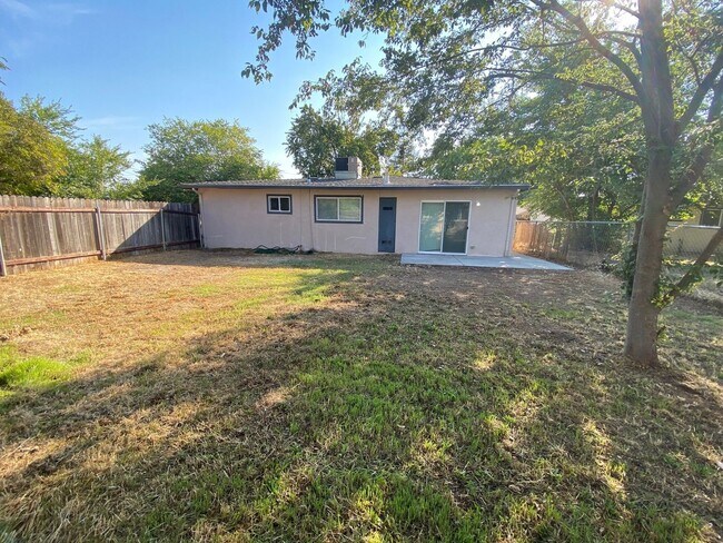 Building Photo - Fresh and Clean 3 bedroom home!